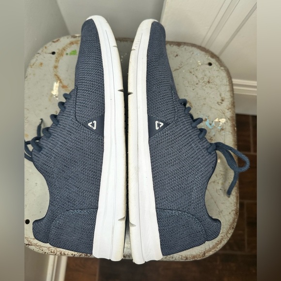 CUATER TRAVIS MATHEW MEN’S THE DAILY KNIT MESH | SIZE: 13 | HEATHER BLUE | EUC - Picture 10 of 11